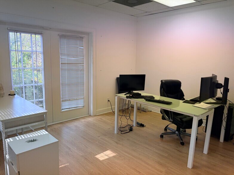 More Photos Of 12000 N Dale Mabry Hwy, Tampa Office For Lease