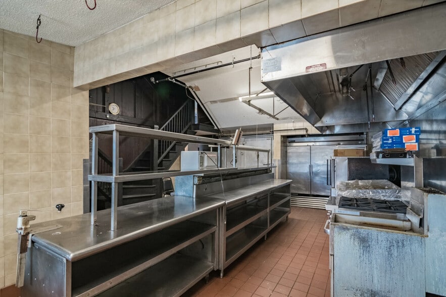 More Photos Of 141 Congamond Rd, Southwick Restaurant For Lease