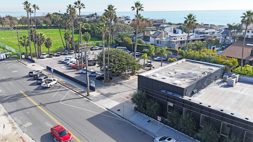 More Photos Of 23676-23712 Malibu Rd, Malibu Office For Lease