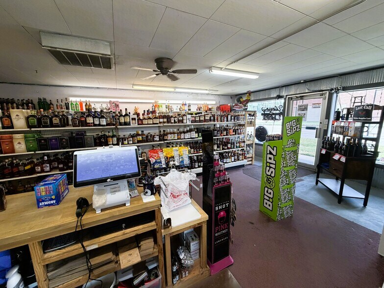 More Photos Of 414 W 14th St, Larned General Retail For Sale