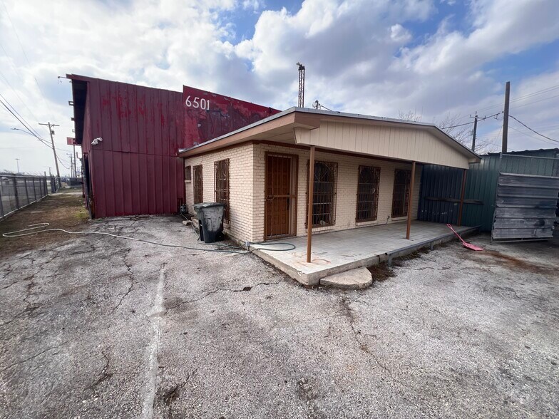 More Photos Of 6501 Enrique M Barrera Pky, San Antonio Industrial For Lease