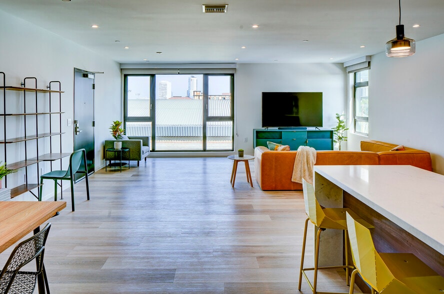 More Photos Of 285 Lucas Ave, Los Angeles Hotel For Sale