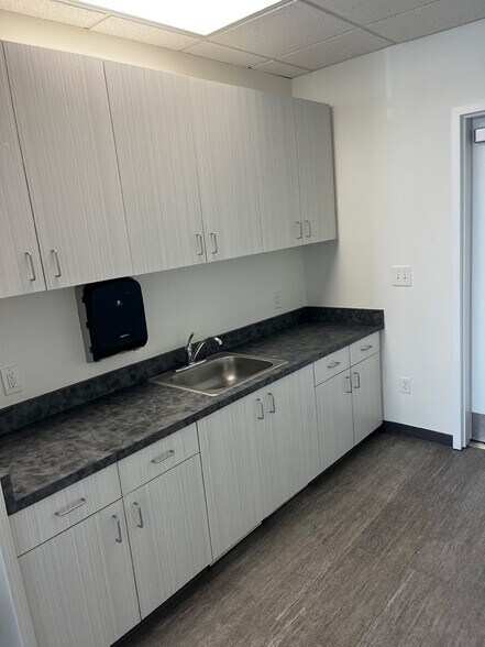 More Photos Of 819 Cowan Rd, Burlingame Light Manufacturing For Lease