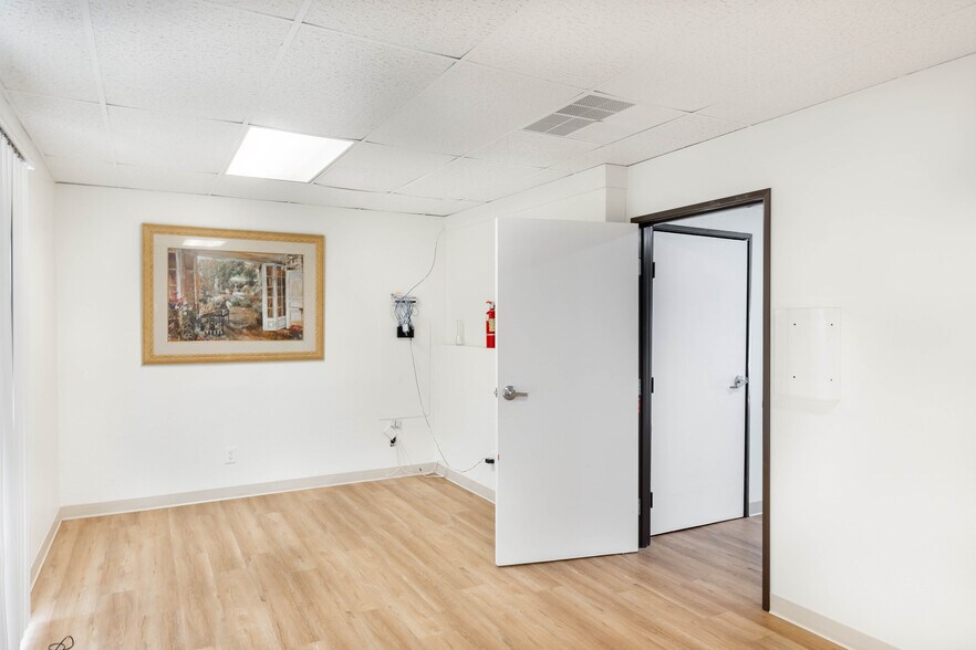 More Photos Of 5995-5997 Brockton Ave, Riverside Medical For Sale