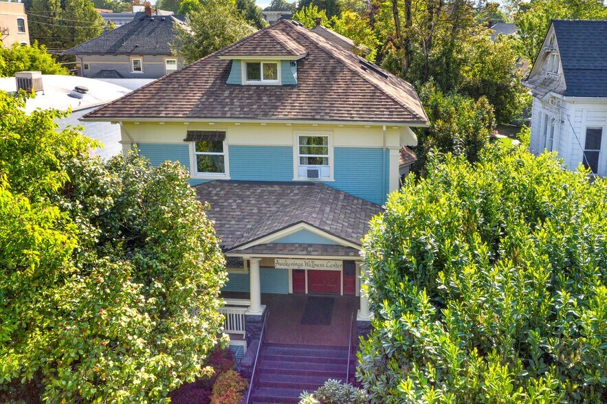 More Photos Of 1016 SE 12th Ave, Portland Office For Sale