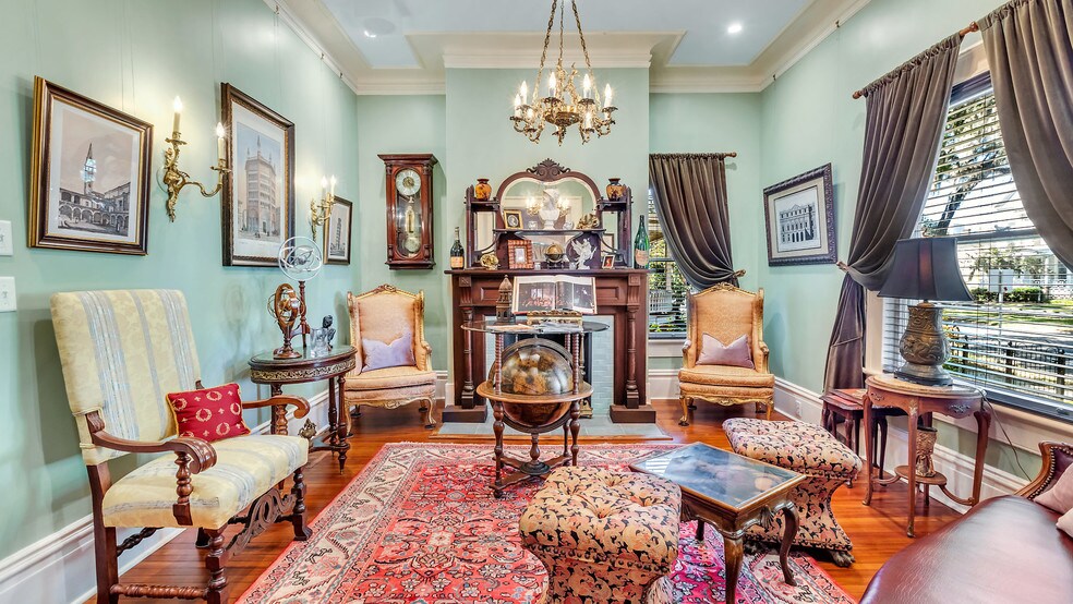 More Photos Of 119 E 37th St, Savannah Restaurant For Sale