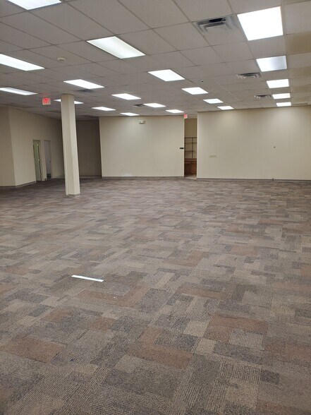 More Photos Of 3361 Melrose Ave NW, Roanoke Light Distribution For Lease
