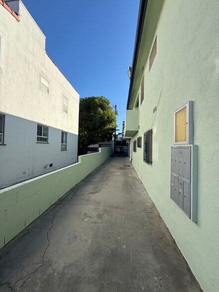 More Photos Of 726 N Alfred St, West Hollywood Apartments For Sale