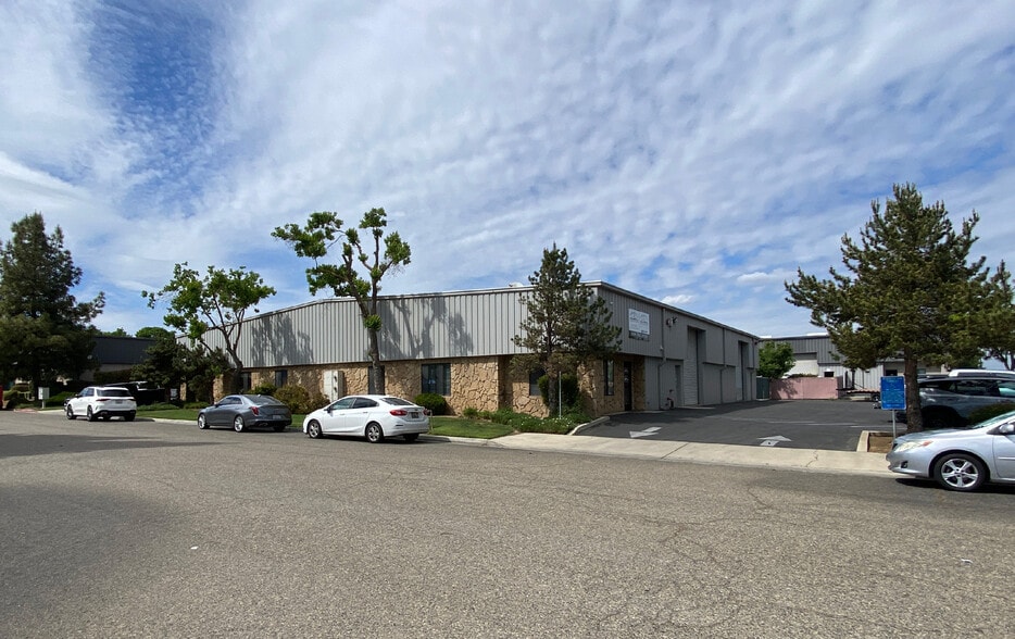 Primary Photo Of 3604 W Gettysburg Ave, Fresno Warehouse For Lease