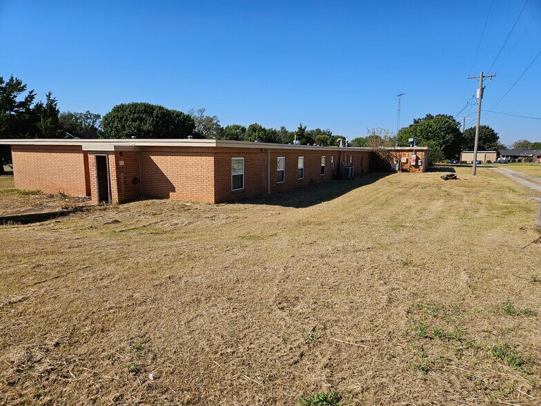 More Photos Of 215 W 3rd St, Helena Healthcare For Sale