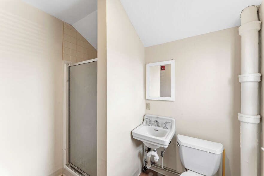 More Photos Of 13 Fort Hill Rd, Groton Storefront Retail Residential For Sale