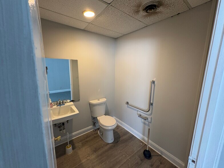 More Photos Of 11 E Doyle St, Toccoa General Retail For Lease