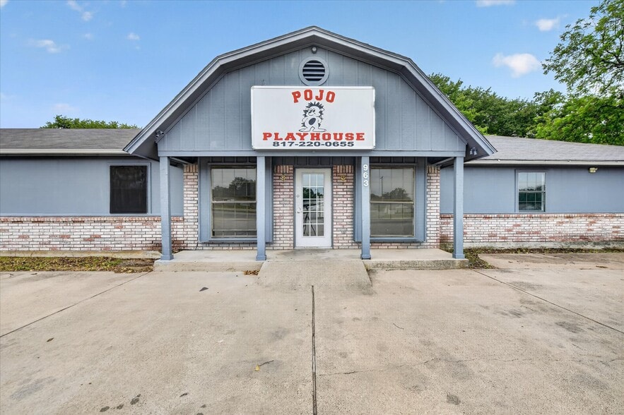 Primary Photo Of 936 E Highway 199, Springtown Freestanding For Sale
