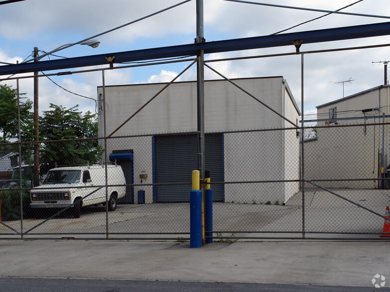 Primary Photo Of 203 Vanderpool St, Newark Warehouse For Lease