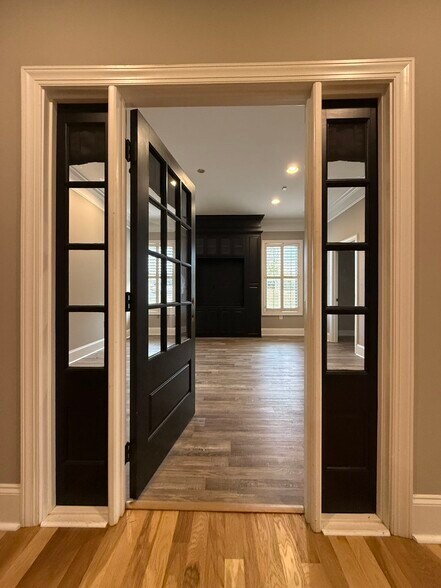 More Photos Of 4913 Summer Oak Dr, Buford Light Manufacturing For Lease