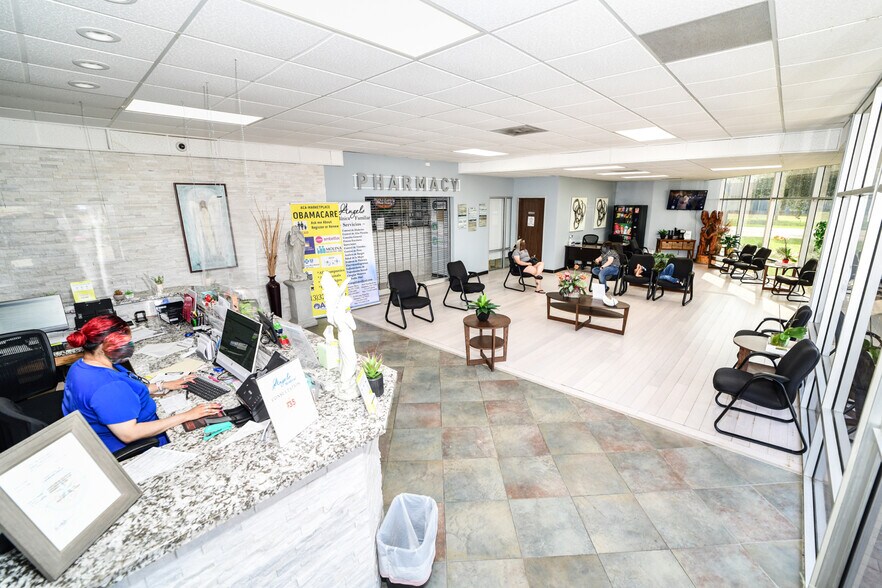 More Photos Of 722 Fairmont Pky, Pasadena Light Manufacturing For Lease