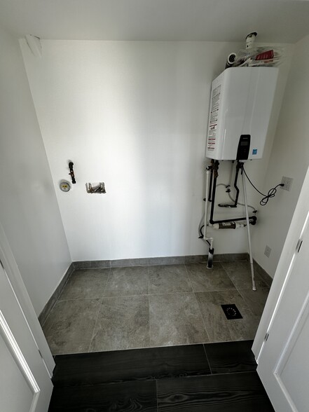 More Photos Of 1468-1472 Baldwin St, Waterbury Storefront Retail Residential For Sale