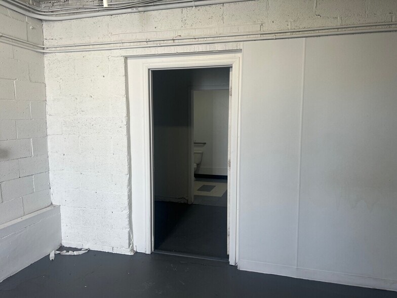 More Photos Of 4228 York St, Denver Warehouse For Sale