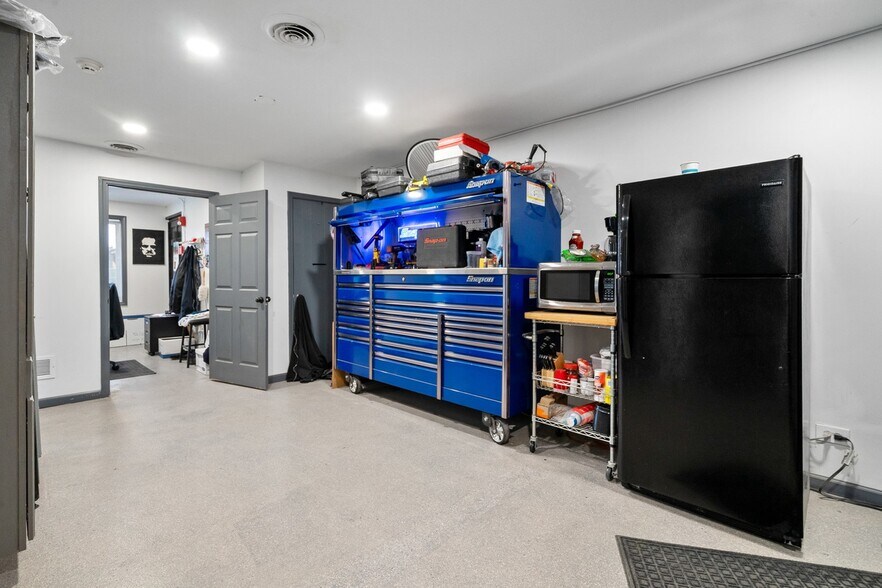 More Photos Of 5512 W 79th St, Burbank Storefront Retail Residential For Sale