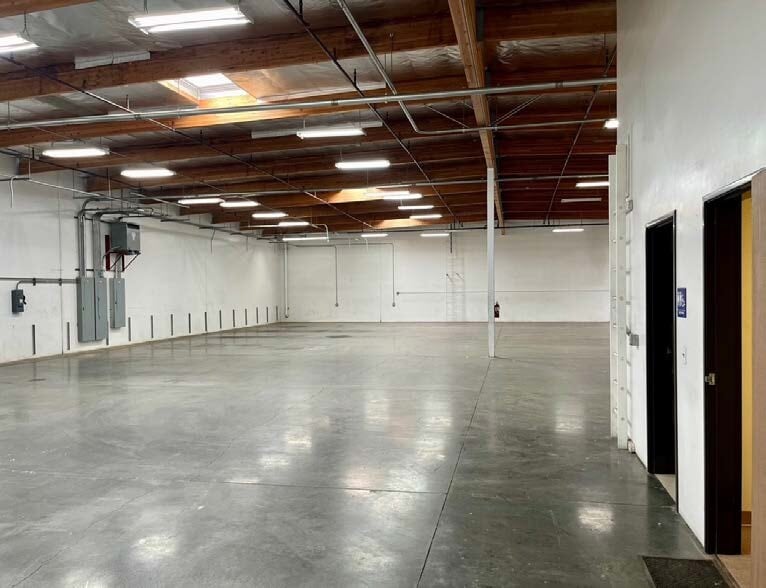More Photos Of 694 W Parkridge Ave, Norco Warehouse For Sale
