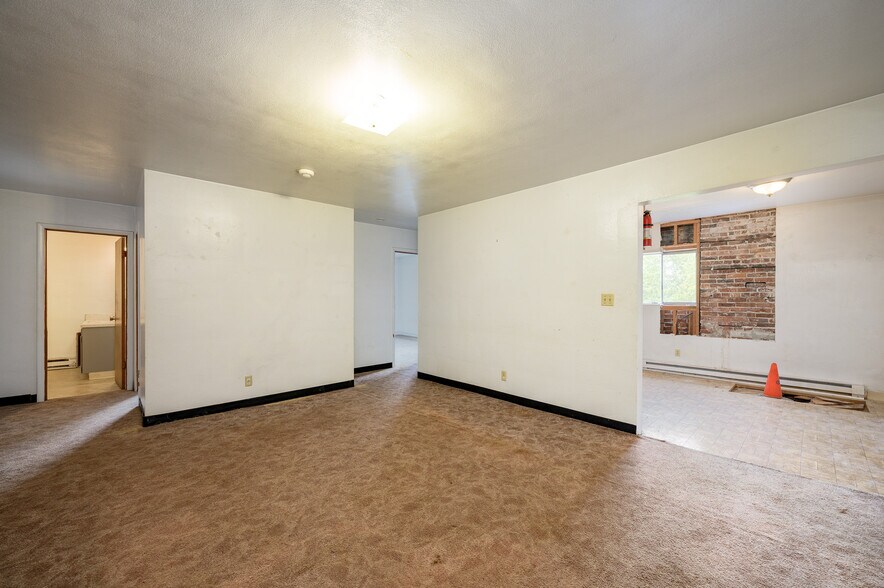 More Photos Of 229 E Monroe St, Carlton Apartments For Sale