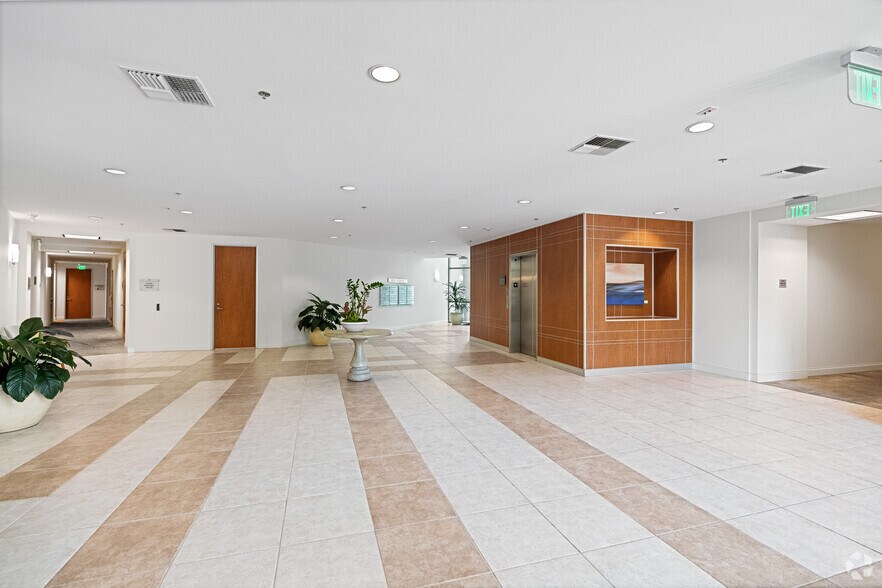 More Photos Of 28632 Roadside Dr, Agoura Hills Loft Creative Space For Lease