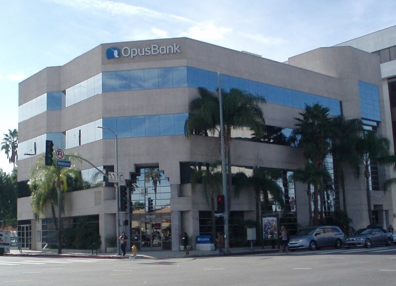 Primary Photo Of 16500 Ventura Blvd, Encino Medical For Lease