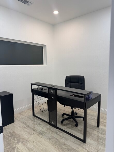 More Photos Of 10105 US-67, Alvarado Warehouse For Lease