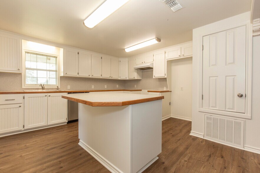 More Photos Of 4846 US Highway 67 W, Simms Daycare Center For Sale