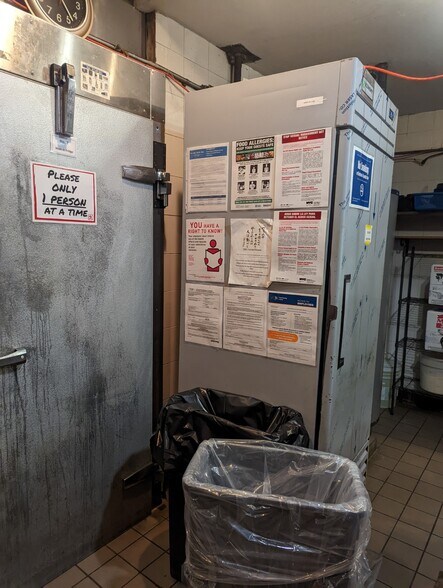 More Photos Of 213 E 45th St, New York Storefront Retail Residential For Lease