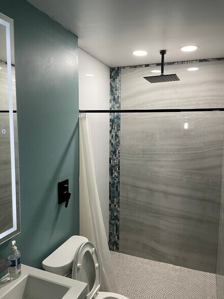 More Photos Of 1940 7th Ave S, Saint Petersburg Medical For Sale