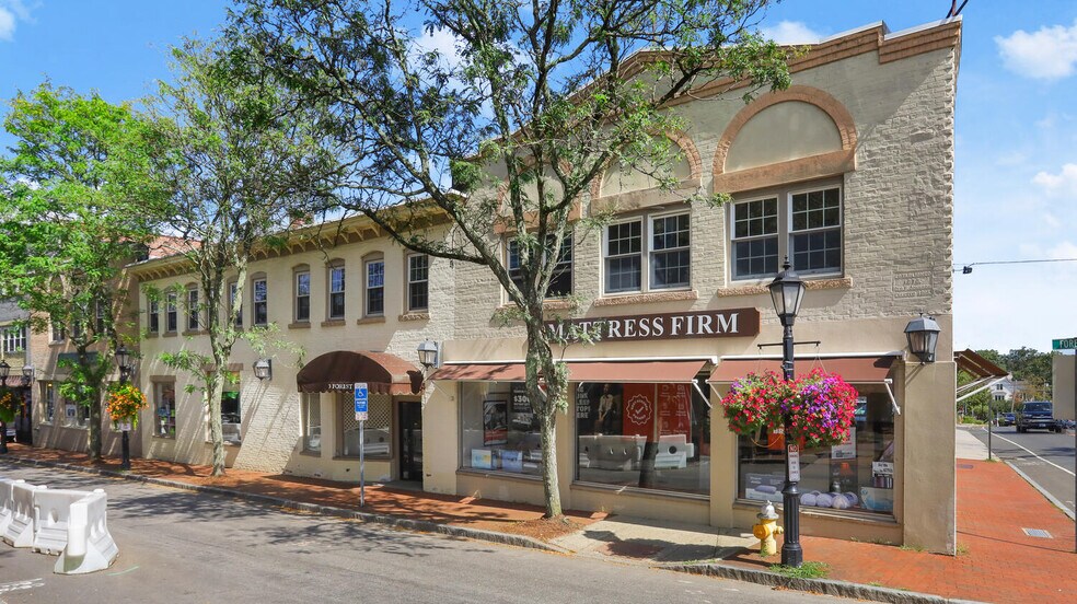 More Photos Of 3 Forest St, New Canaan Unknown For Lease