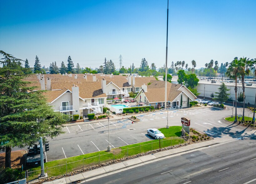More Photos Of 1530 Howe Ave, Sacramento Hotel For Sale