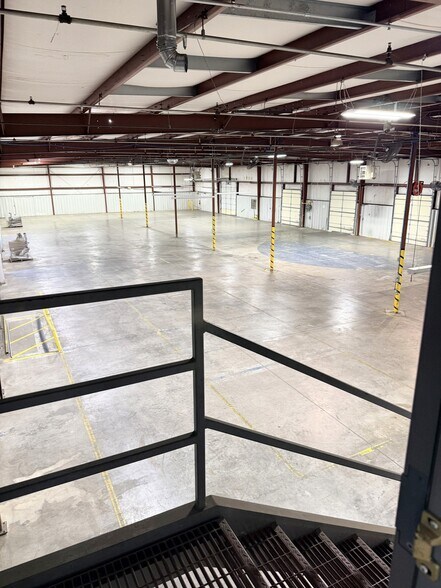 More Photos Of 1325 SW Market St, Lee's Summit Manufacturing For Lease
