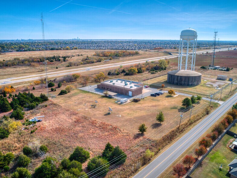 More Photos Of 9802 N Morgan Rd, Yukon Office For Sale