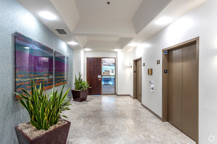 More Photos Of 17140 Bernardo Center Dr, San Diego Medical For Lease