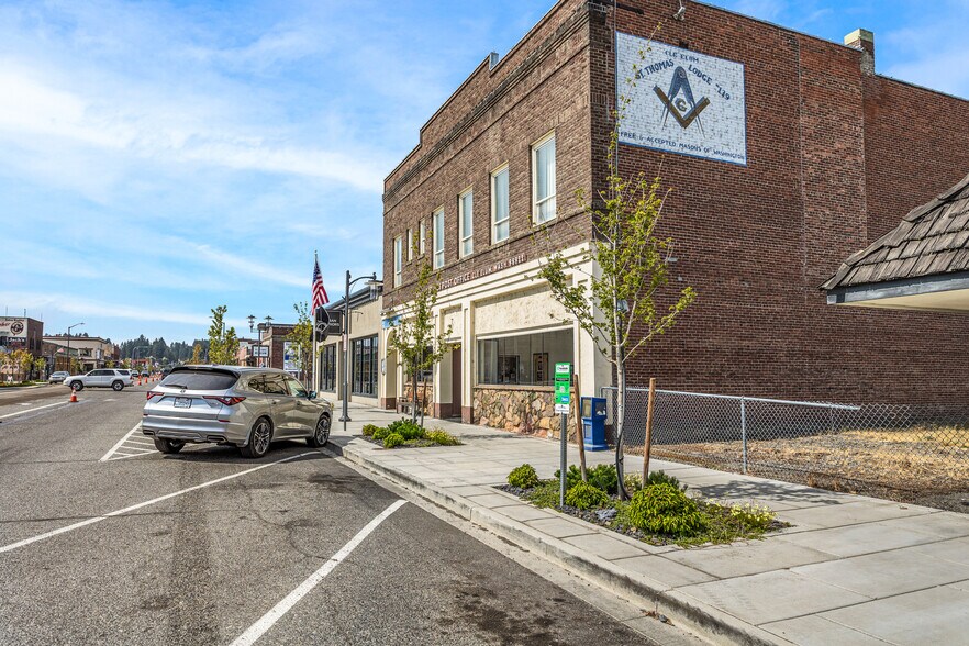 More Photos Of 305 E 1st St, Cle Elum Post Office For Sale