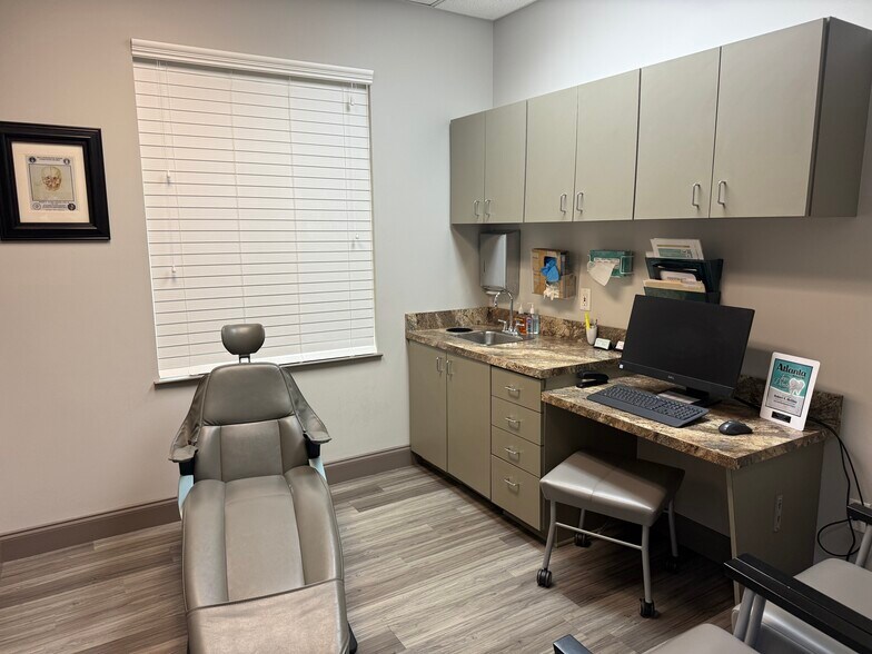More Photos Of 201 Oakside Ln, Canton Medical For Lease