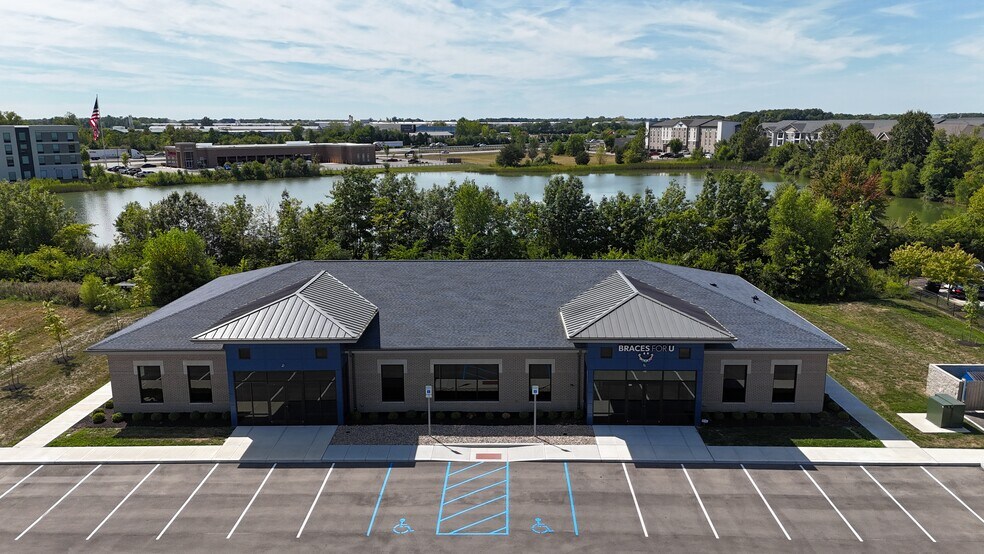 More Photos Of 6054 Gateway Dr, Whitestown Medical For Lease