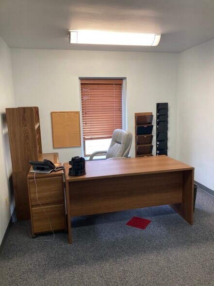 More Photos Of 3046 Industrial Blvd, Bethel Park Light Manufacturing For Lease