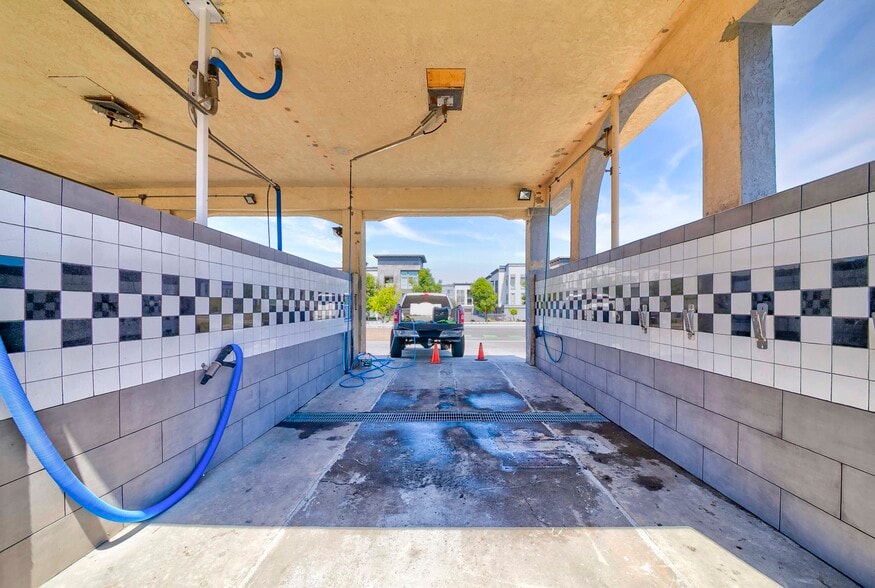 More Photos Of 1352 N Santa Fe Ave, Vista Carwash For Sale