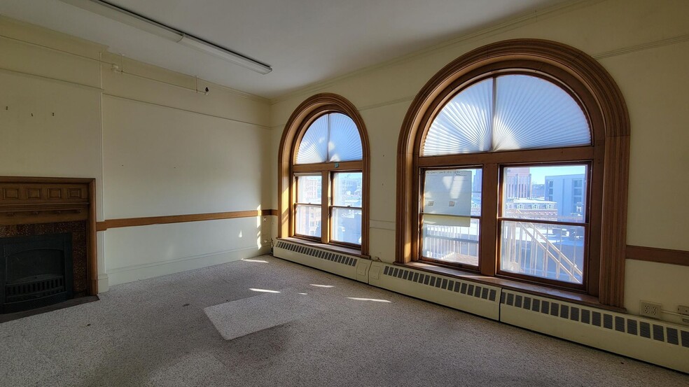 More Photos Of 74 Hammond St, Bangor Medical For Sale