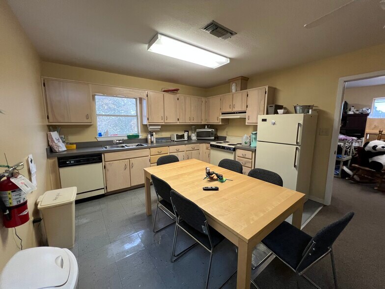 More Photos Of 901 New Warrington Rd, Pensacola Office For Sale