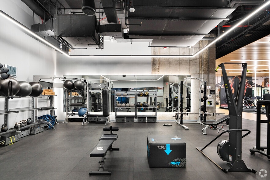 More Photos Of 25 Kent Ave, Brooklyn Office For Lease