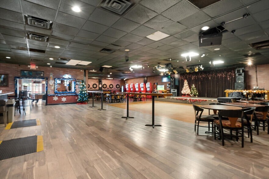 More Photos Of 510 Lane Ave S, Jacksonville Hotel For Sale