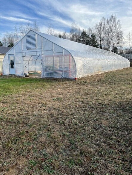 More Photos Of 6810 Sheridan Rd, Vassar Warehouse For Sale