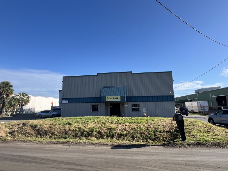 Primary Photo Of 5208 St Paul St, Tampa Industrial For Sale
