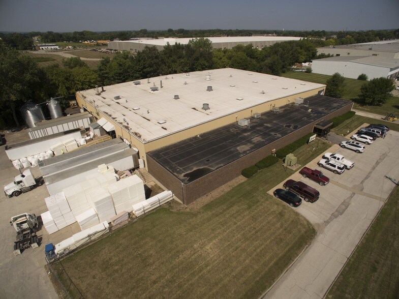 More Photos Of 5554 NE 16th St, Des Moines Warehouse For Sale