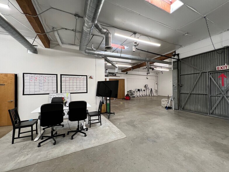 More Photos Of 5721 Cahuenga Blvd, North Hollywood Warehouse For Lease