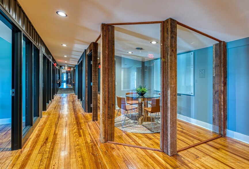 More Photos Of 206 S Market St, Elizabethtown Office For Lease